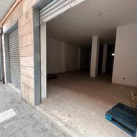 Locale comm. in Via Pisacane con canna fumaria