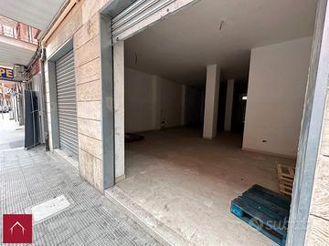 Locale comm. in Via Pisacane con canna fumaria