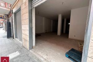 Locale comm. in Via Pisacane con canna fumaria