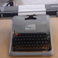 macchina da scrivere olivetti 