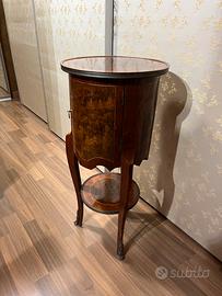 Tavolino tondo in noce con intarsi