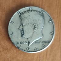 Per un dollaro bucato, anzi mezzo intero