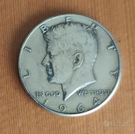 Per un dollaro bucato, anzi mezzo intero