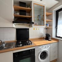 Cucina in legno e dettagli in metallo