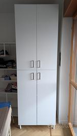 Armadio bianco alto