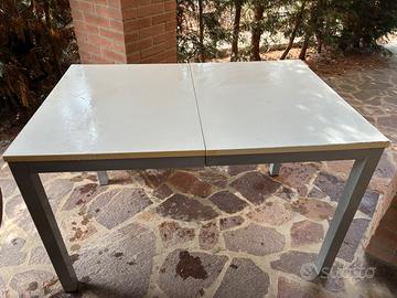 Tavolo bianco allungabile fino a 2,20 m - 12 posti