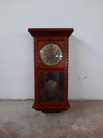 Orologio antico a muro