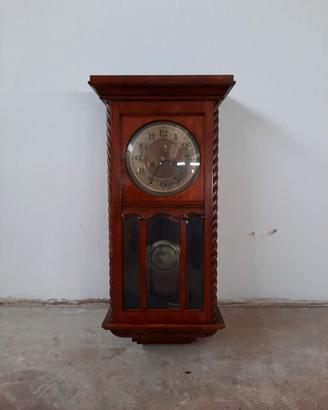 Orologio antico a muro