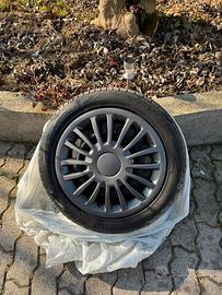 4 cerchi in ferro compresi coperchi e gomme