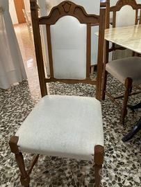Tavolo in marmo bianco con sedie