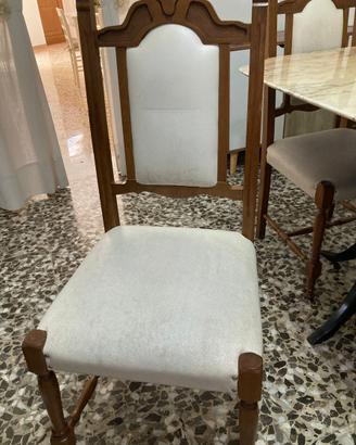 Tavolo in marmo bianco con sedie