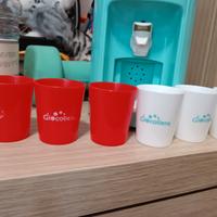 Mini distribuitore di acqua con bicchierini 