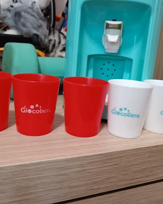 Mini distribuitore di acqua con bicchierini 