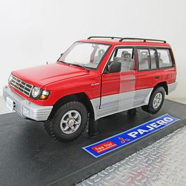 Mitsubishi Pajero modello 1/18 rosso