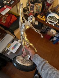 Mavchi 1976 sculpture