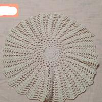 Tre centrini di filo vari colori rotondi 20€