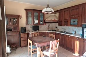 Appartamento autonomo con giardino, taverna garage