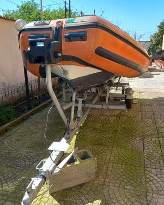 Gommone con carrello