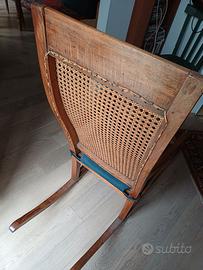 Sedia a dondolo in legno e paglia di vienna