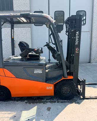 CARRELLO ELEVATORE MULETTO ELETTRICO TOYOTA 25 QUI