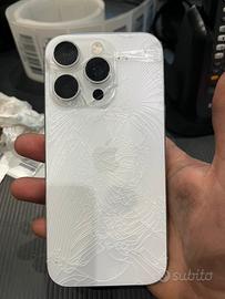 iphone 16 pro vetro posteriore rotto