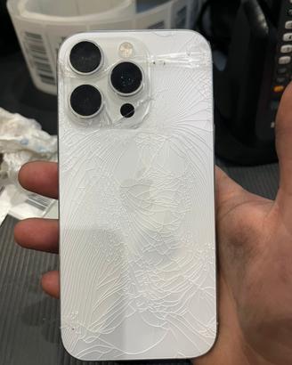 iphone 16 pro vetro posteriore rotto