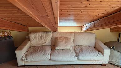 Divano in pelle bianco beige