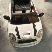 mini Cooper bianca con radiocomando batteria 12 v
