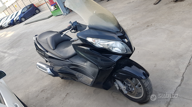 Suzuki Burgman 400 anno 2009 tutto solo X ricambi