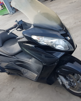 Suzuki Burgman 400 anno 2009 tutto solo X ricambi