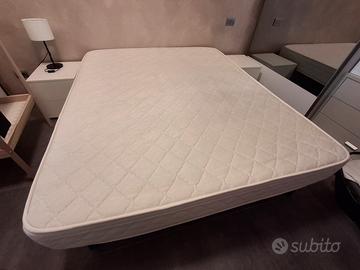 Materasso matrimoniale + doghe con piedini