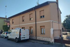 Casa indipendente con giardino e rimessa