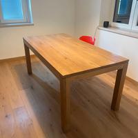 Tavolo in legno massello – robusto e spazioso