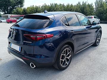 Stelvio AT8 Executive Q4