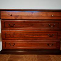 Cassettiera in legno