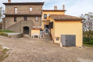 PORZIONE DI BIFAMILIARE A VITERBO