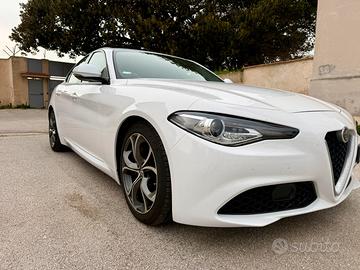 Alfa Romeo Giulia allestimento Super