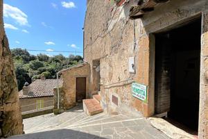 MONOLOCALE A ISCHIA DI CASTRO