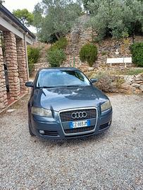 Audi A3  del 2005 con 196000km 1.6 benzina