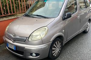 Toyota yaris verso 03