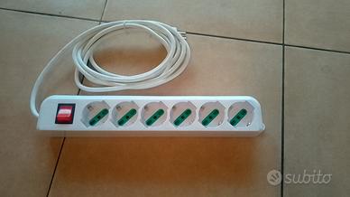 Presa multipla con interruttore.