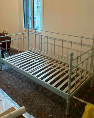 Letto  in metallo azzurro con doghe e materasso