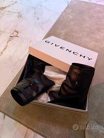 Stuvali Givenchy