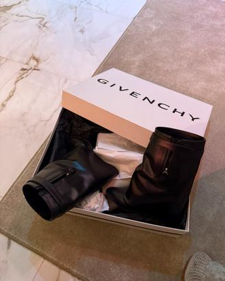 Stuvali Givenchy