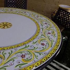 tavoli rotondi in pietra lavica ceramizzata