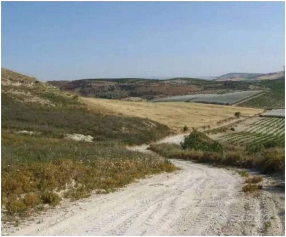 Immobile in asta di 109000 m² a Butera - Altro