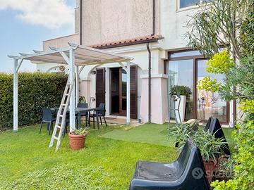 Grazioso appartamento con vista mare e Conero