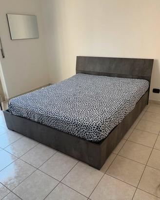 Letto matrimoniale con contenitore 