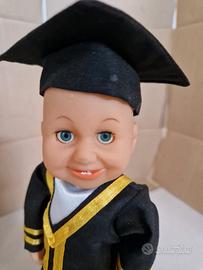 bambino con tunica in movimento 