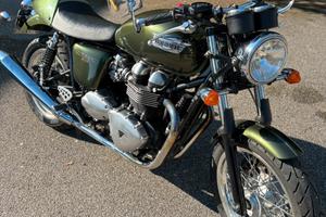 Triumph Thruxton 900